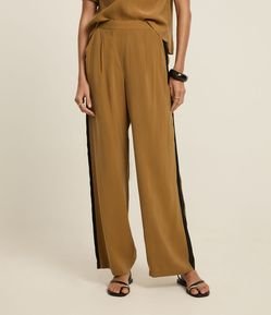 Calça Reta em Liocel com Contraste na Lateral