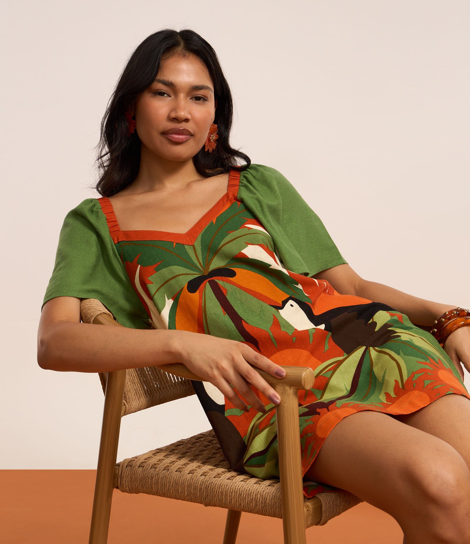 Vestido Curto em Viscolinho com Estampa Floral Multicores 4