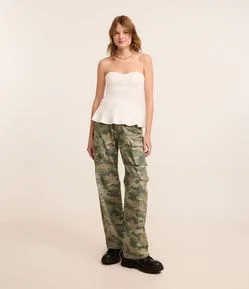 Calça Wide Leg com Cintura Baixa e Estampa Camuflada