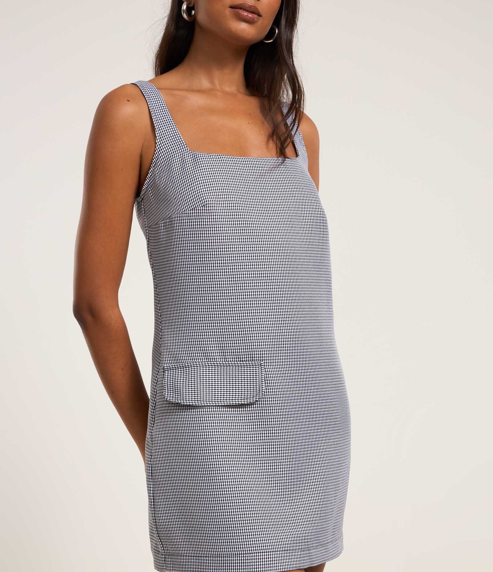 Vestido Tubinho Curto em Alfaiataria com Estampa Xadrez e Lapela Cinza/Preto 3