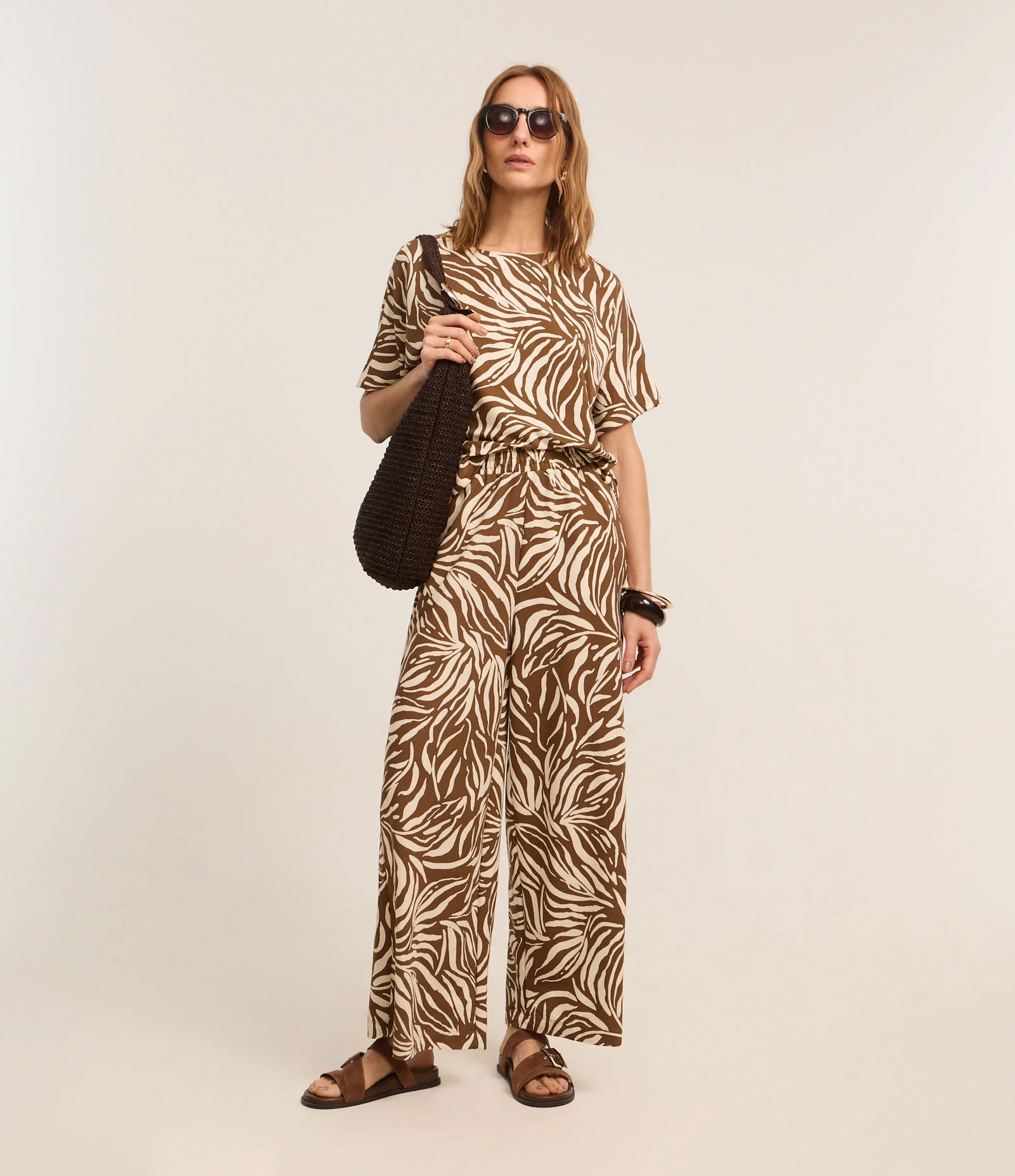 Blusa em Orly com Gola Redonda e Estampa Geométrica Marrom/Bege 2