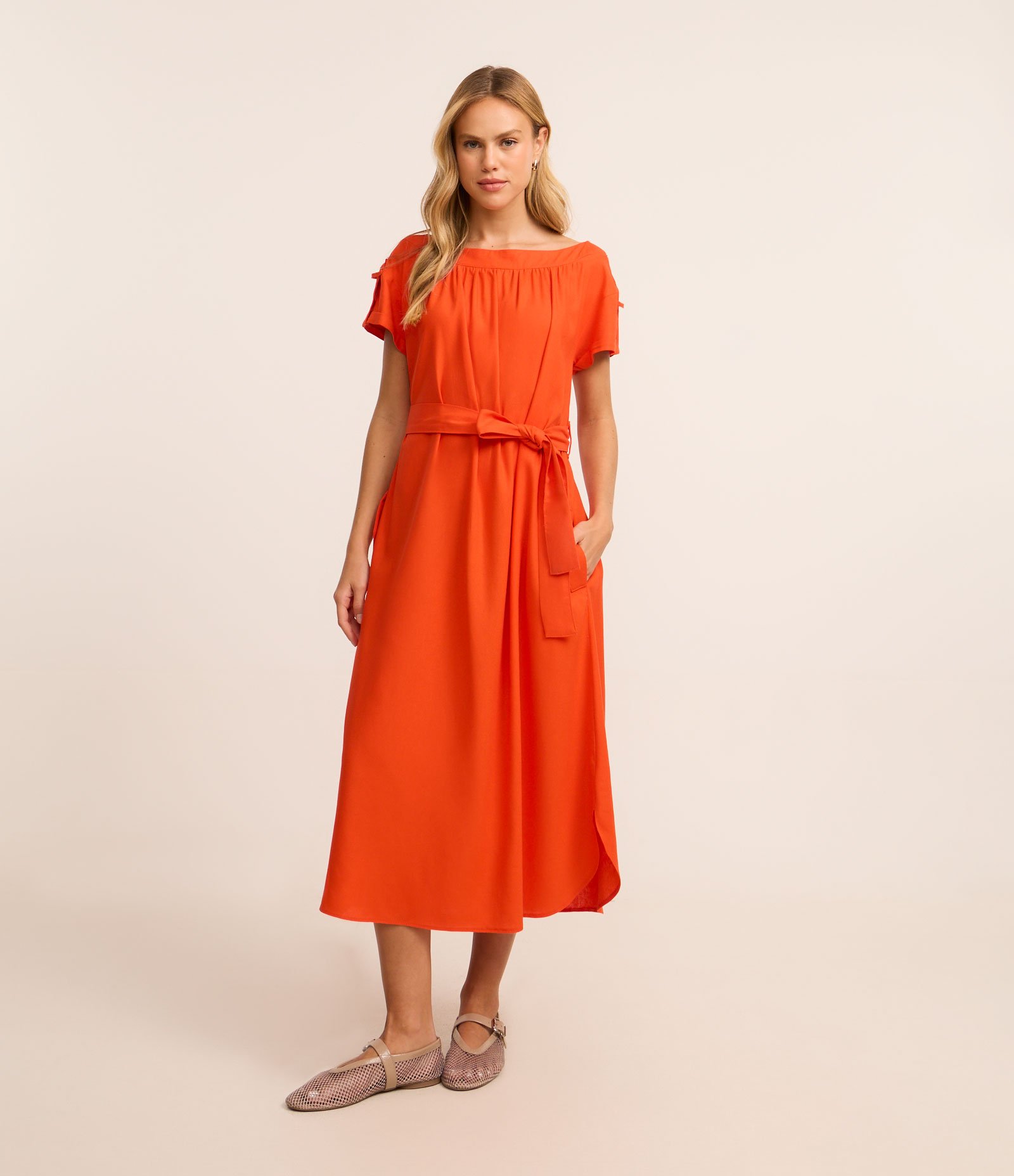 Vestido New Midi com Linho Ombro a Ombro e Cinto de Amarração Laranja 1
