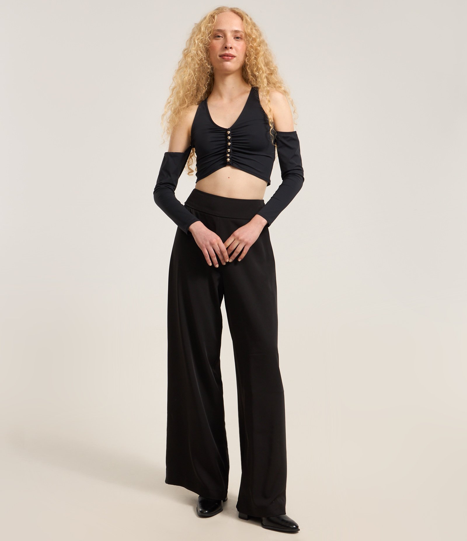 Blusa Super Cropped em Microfibra com Recorte nos Ombros Preto 2