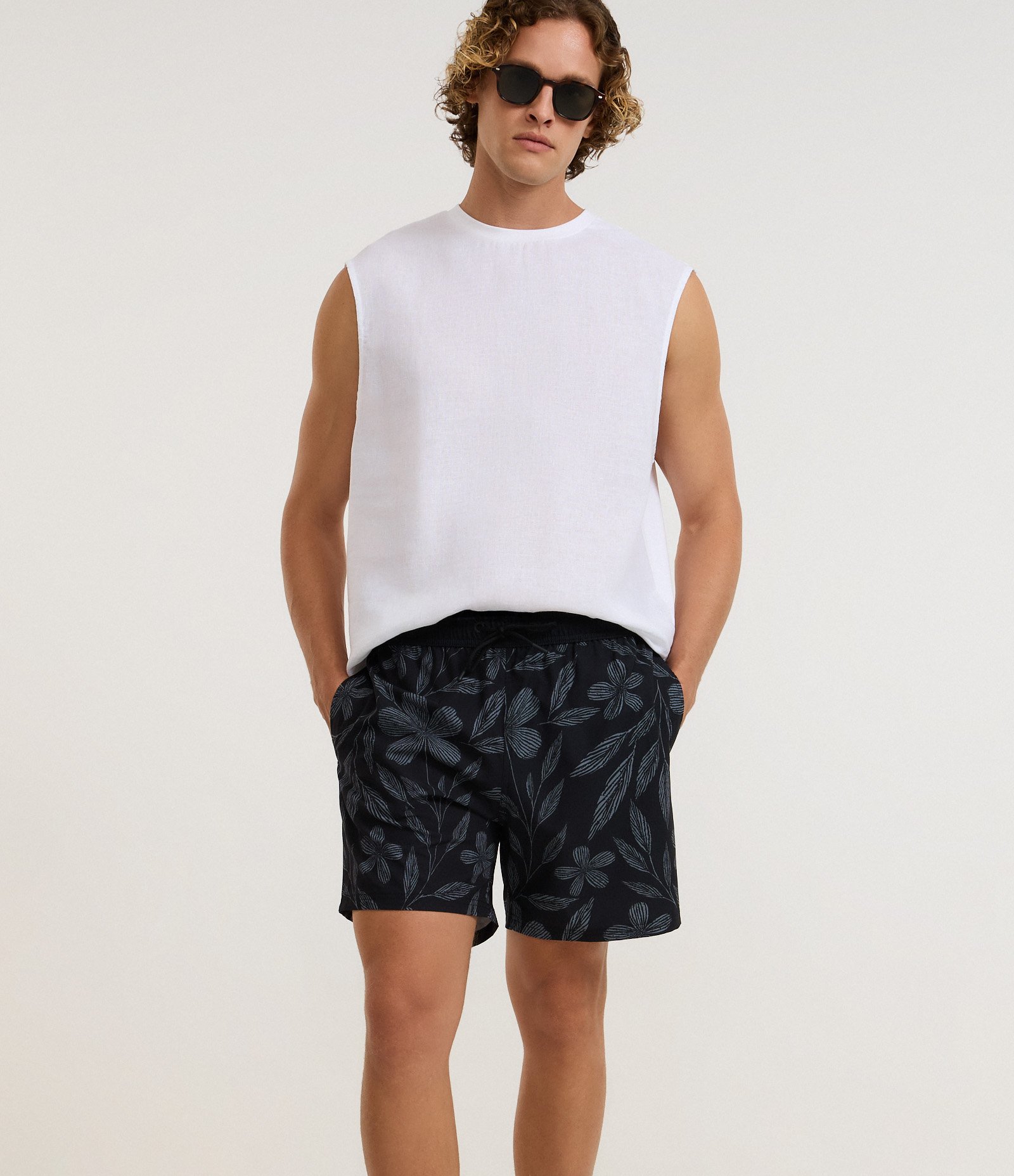 Bermuda de Banho em Microfibra com Estampa Floral Preto 3