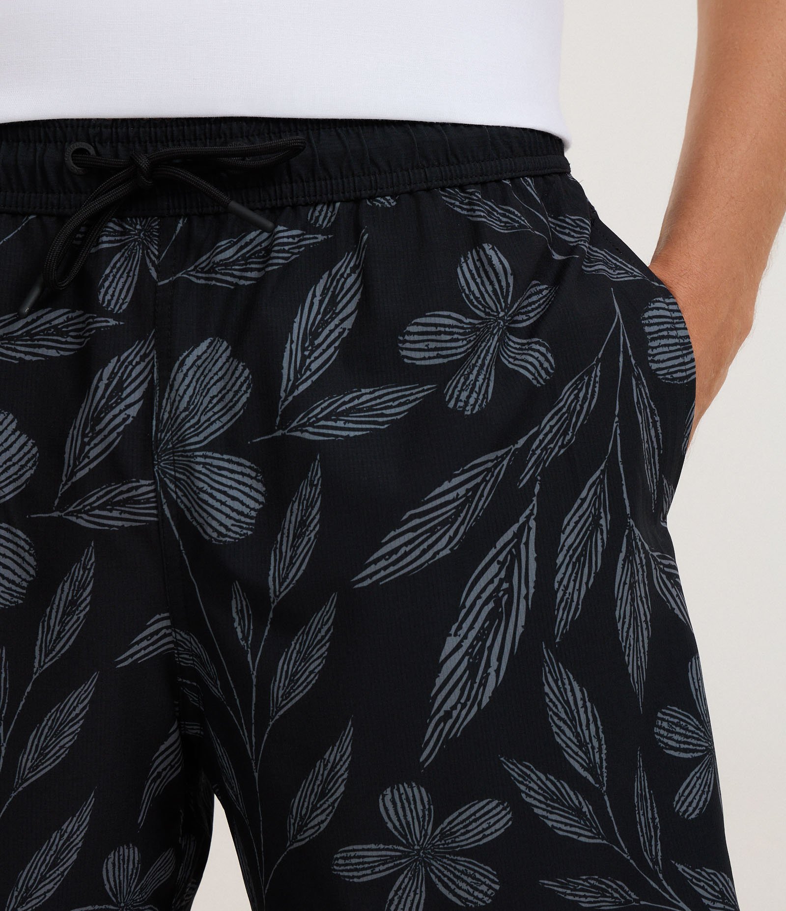 Bermuda de Banho em Microfibra com Estampa Floral Preto 4