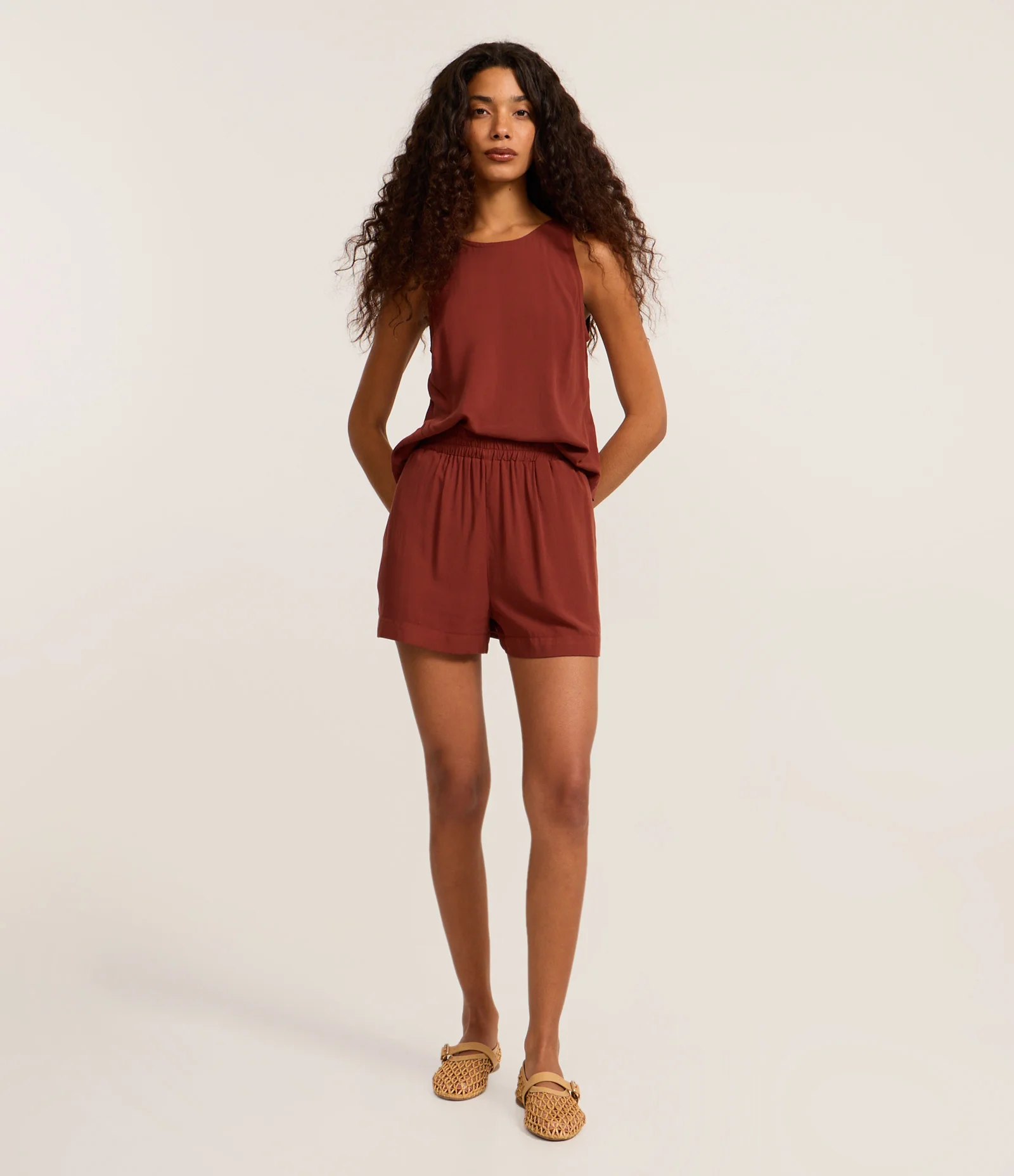 Blusa Regular em Chalis Sem Mangas Marrom 2