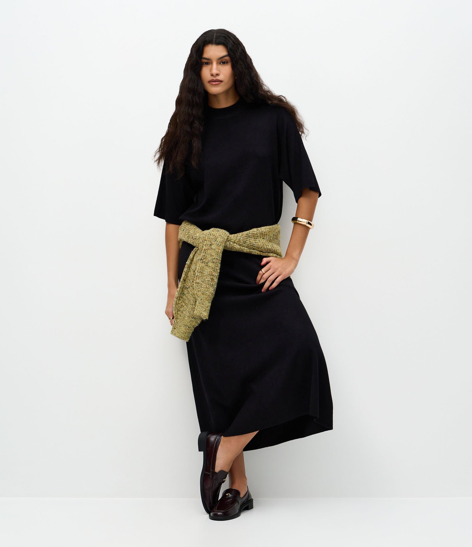 Saia Evasê Midi em Tricô com Caimento Leve Preto 1