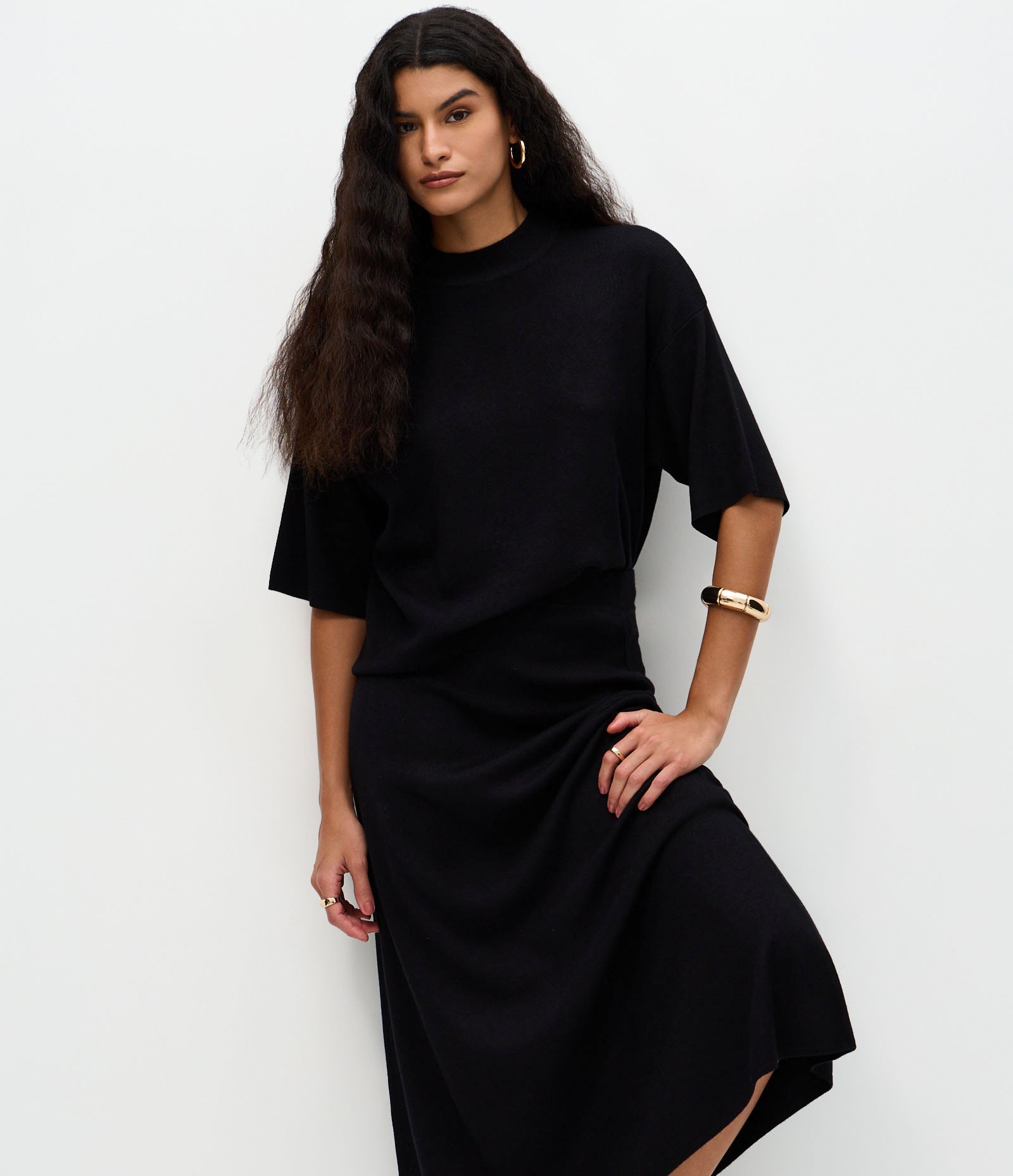 Saia Evasê Midi em Tricô com Caimento Leve Preto 2