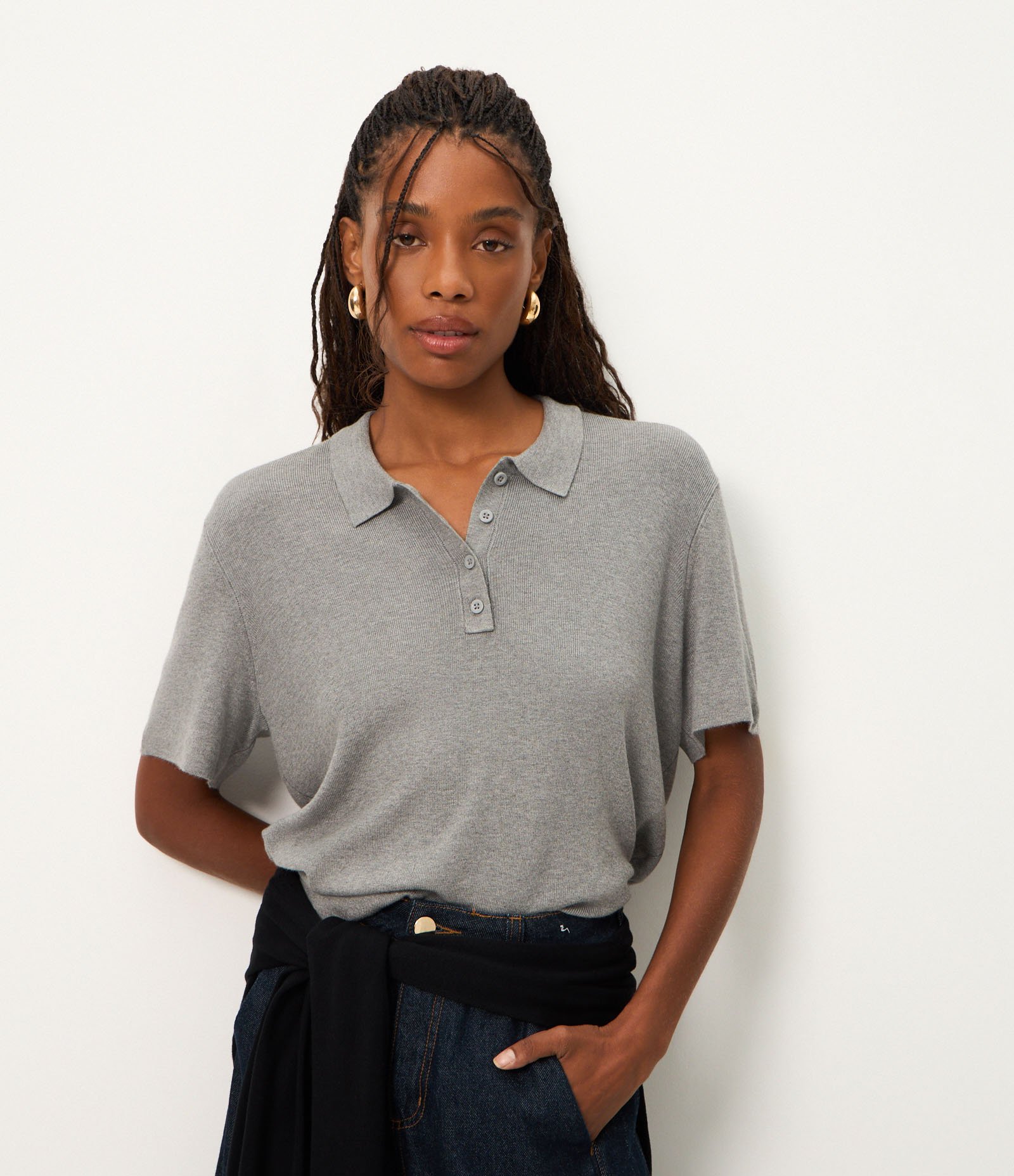 Blusa em Tricô com Manga Curta e Gola Polo Cinza 3