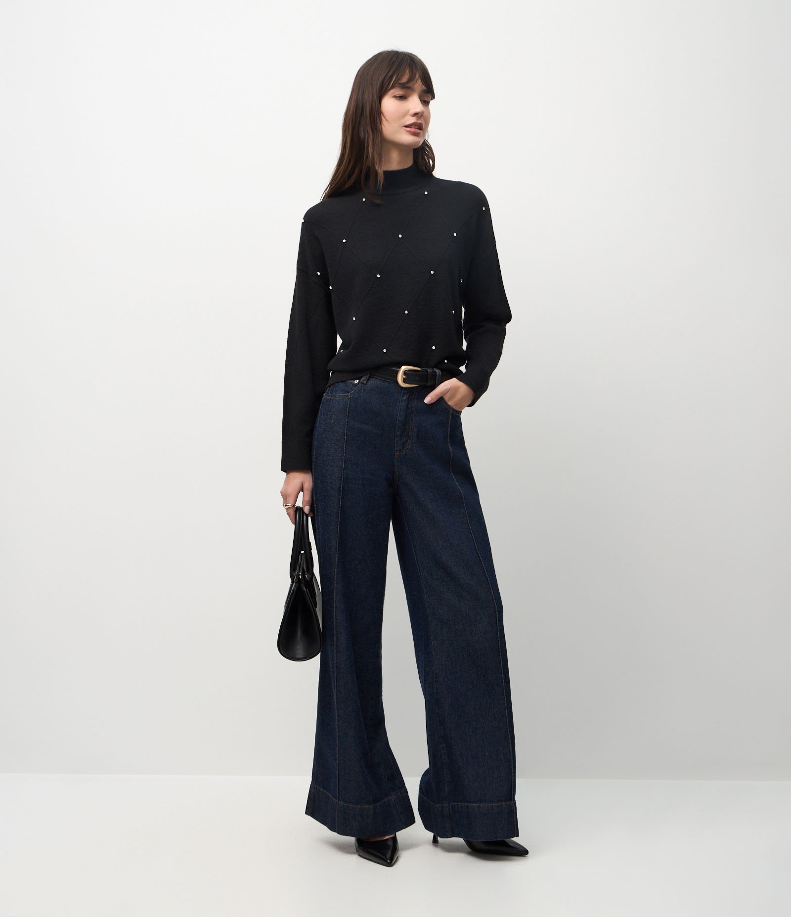 Suéter em Tricô com Golinha Média e Aplicação de Bolinhas Preto 2