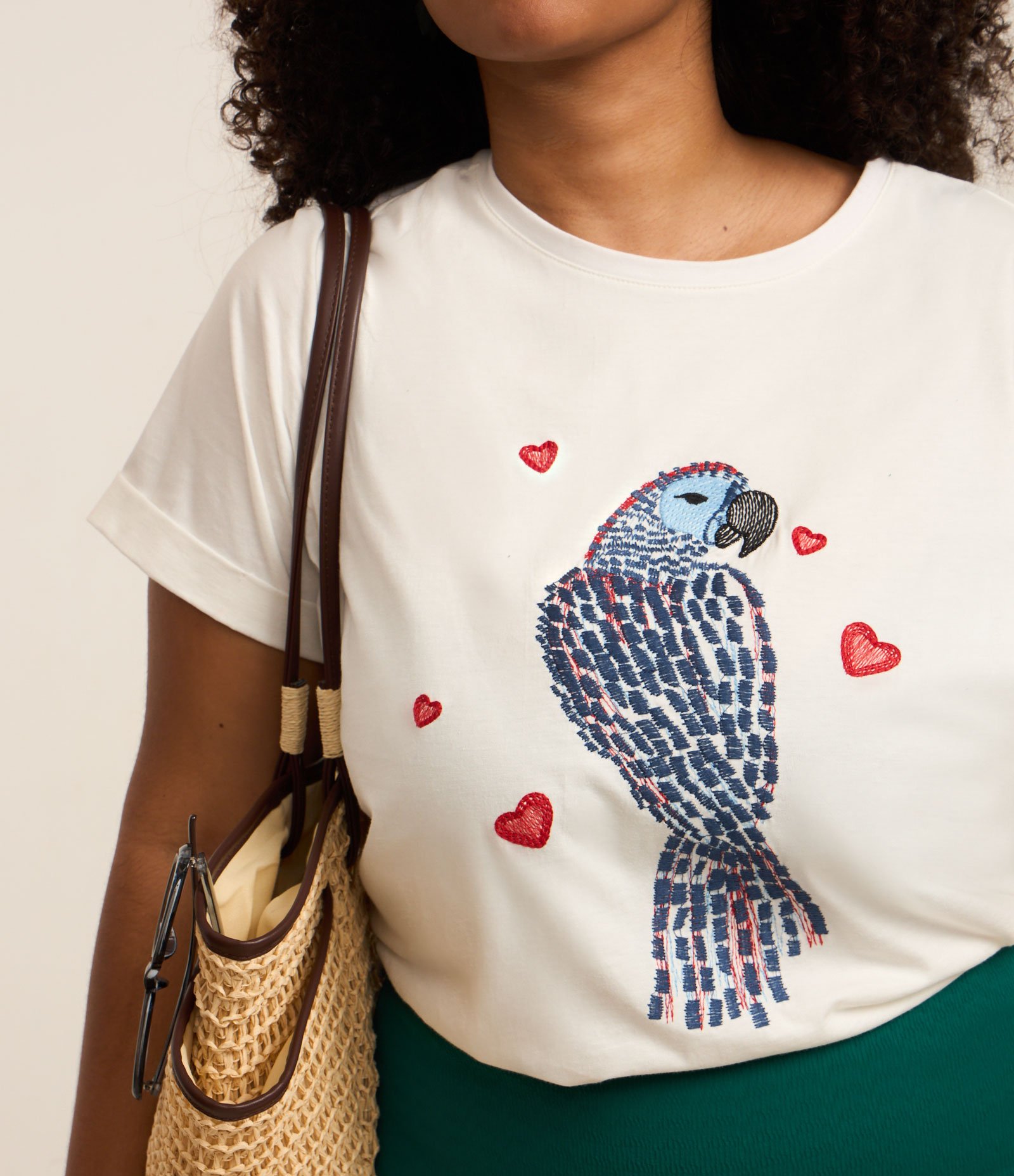 Camiseta em Algodão com Bordado de Arara com Manga Dobrada Curve & Plus size Off White 2