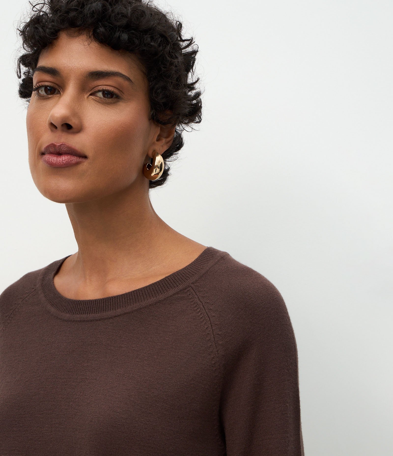 Suéter em Tricô com Gola Redonda Marrom Escuro 3