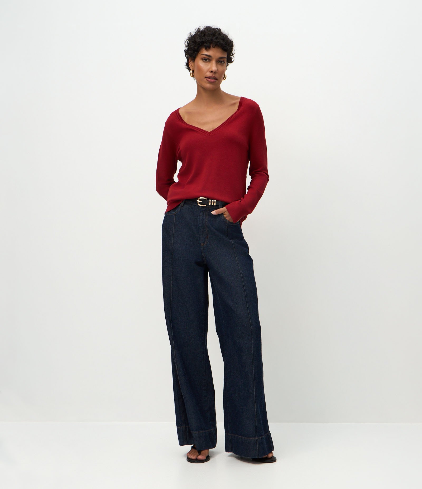 Blusa Básica em Tricô Leve com Decote V Vermelho 2