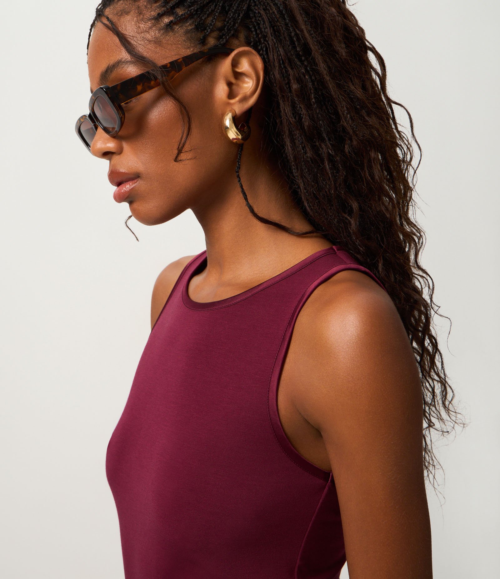 Blusa Básica em Viscose com Gola Redonda Bordô 3