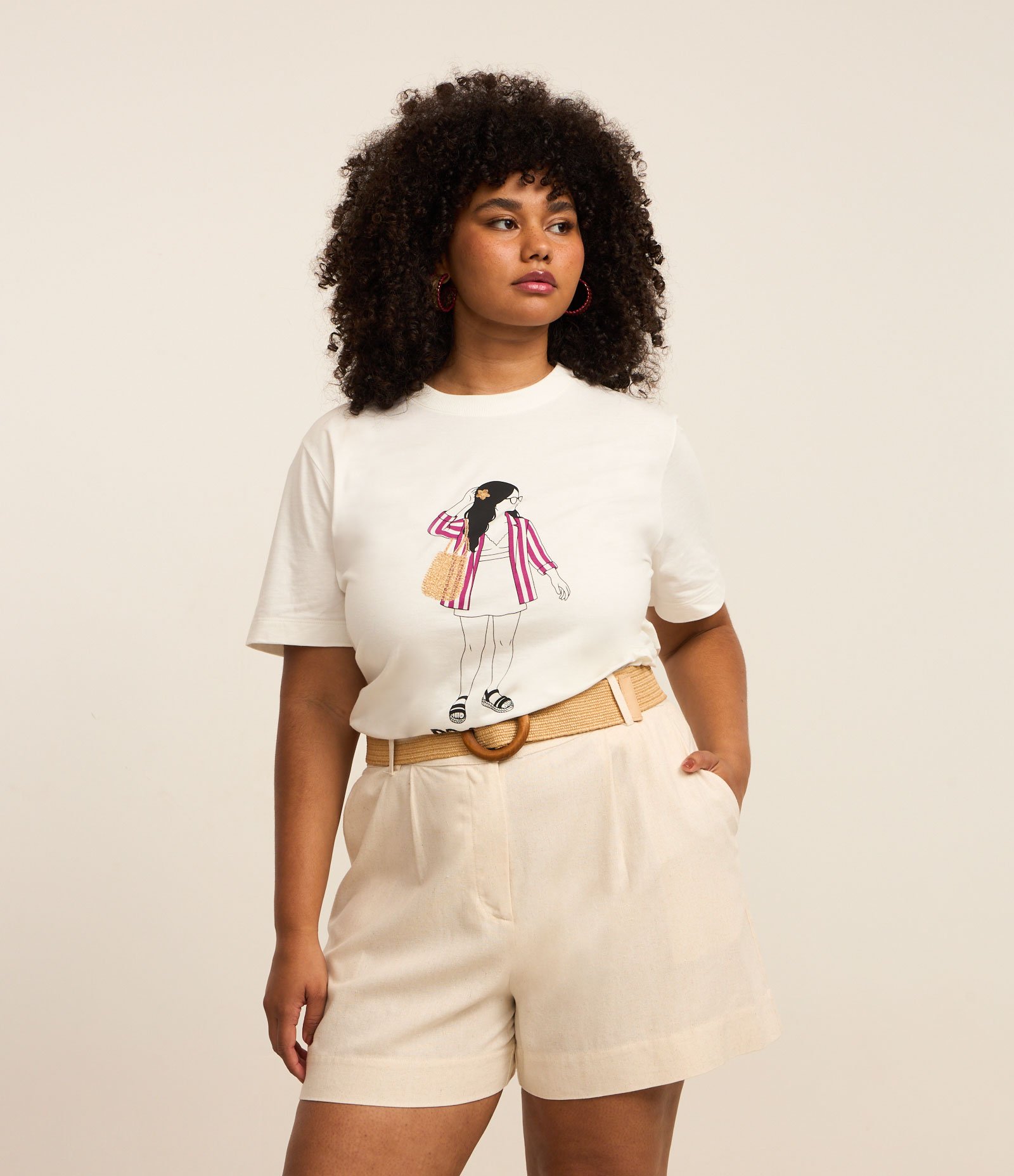 Camiseta Alongada em Algodão com Estampa Praiana e Detalhe Bordado Curve & Plus Size Branco 1