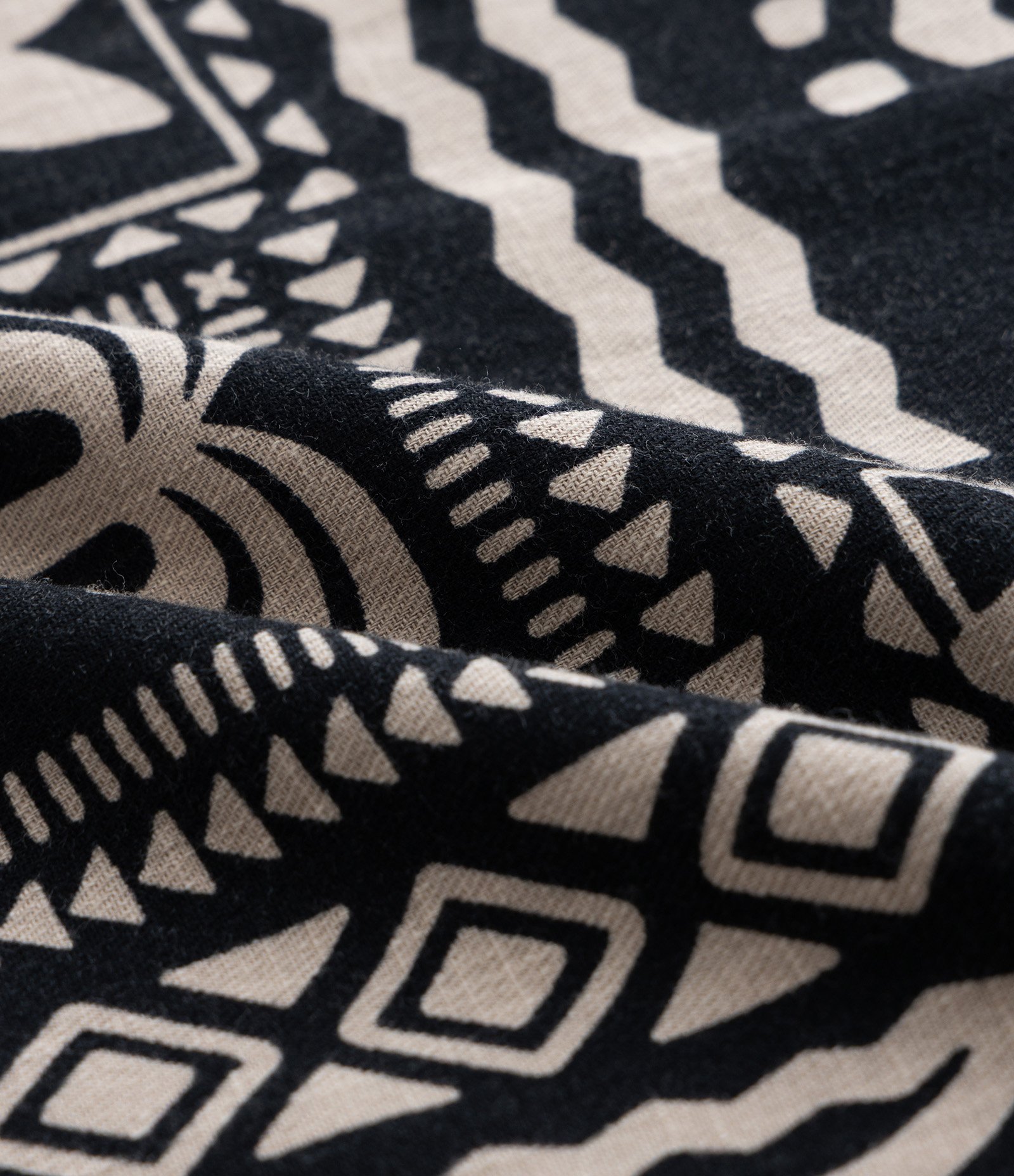 Camisa Relaxed em Tricoline com Estampa Verão Abstrata Preto 8