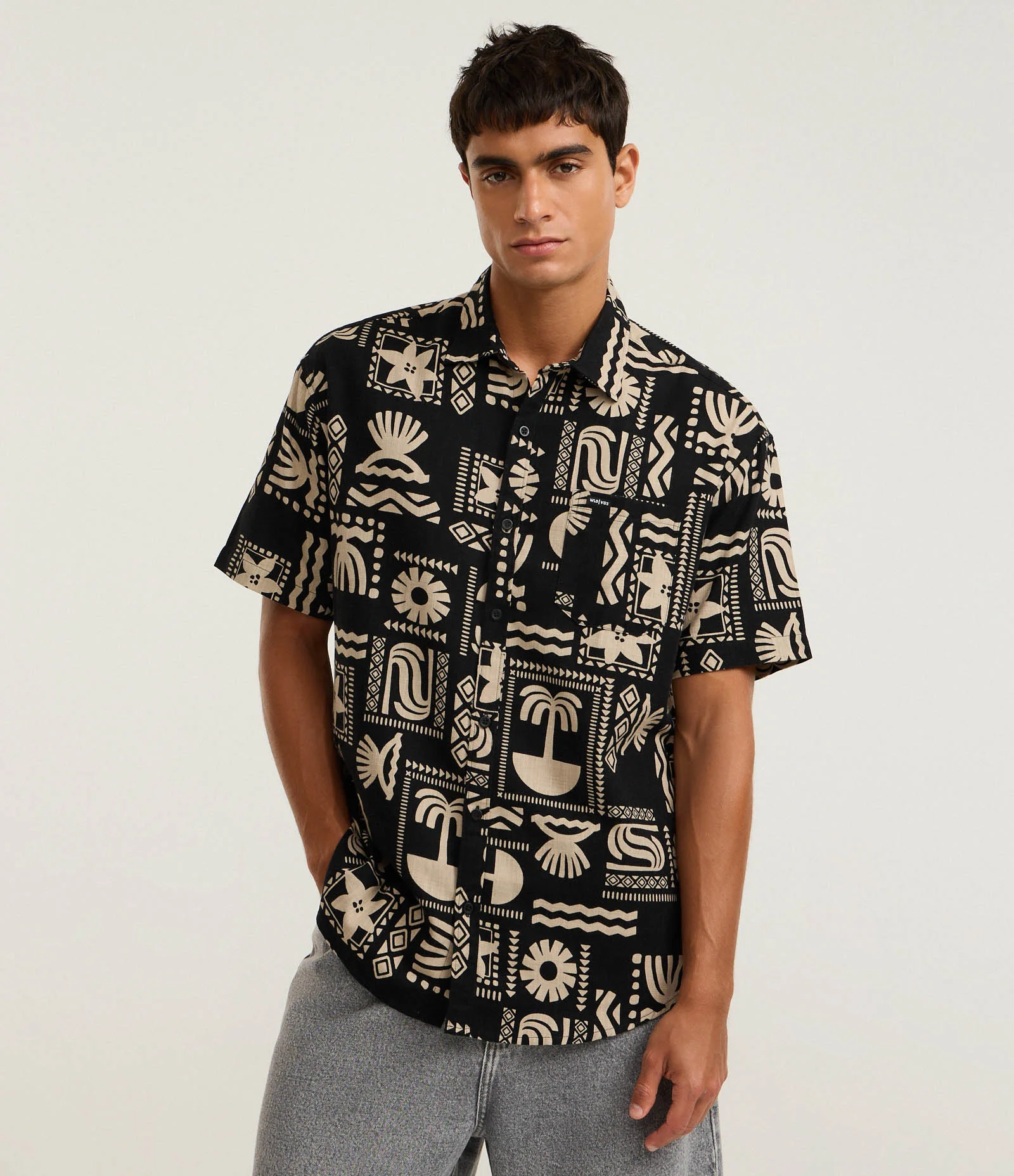 Camisa Relaxed em Tricoline com Estampa Verão Abstrata Preto 1