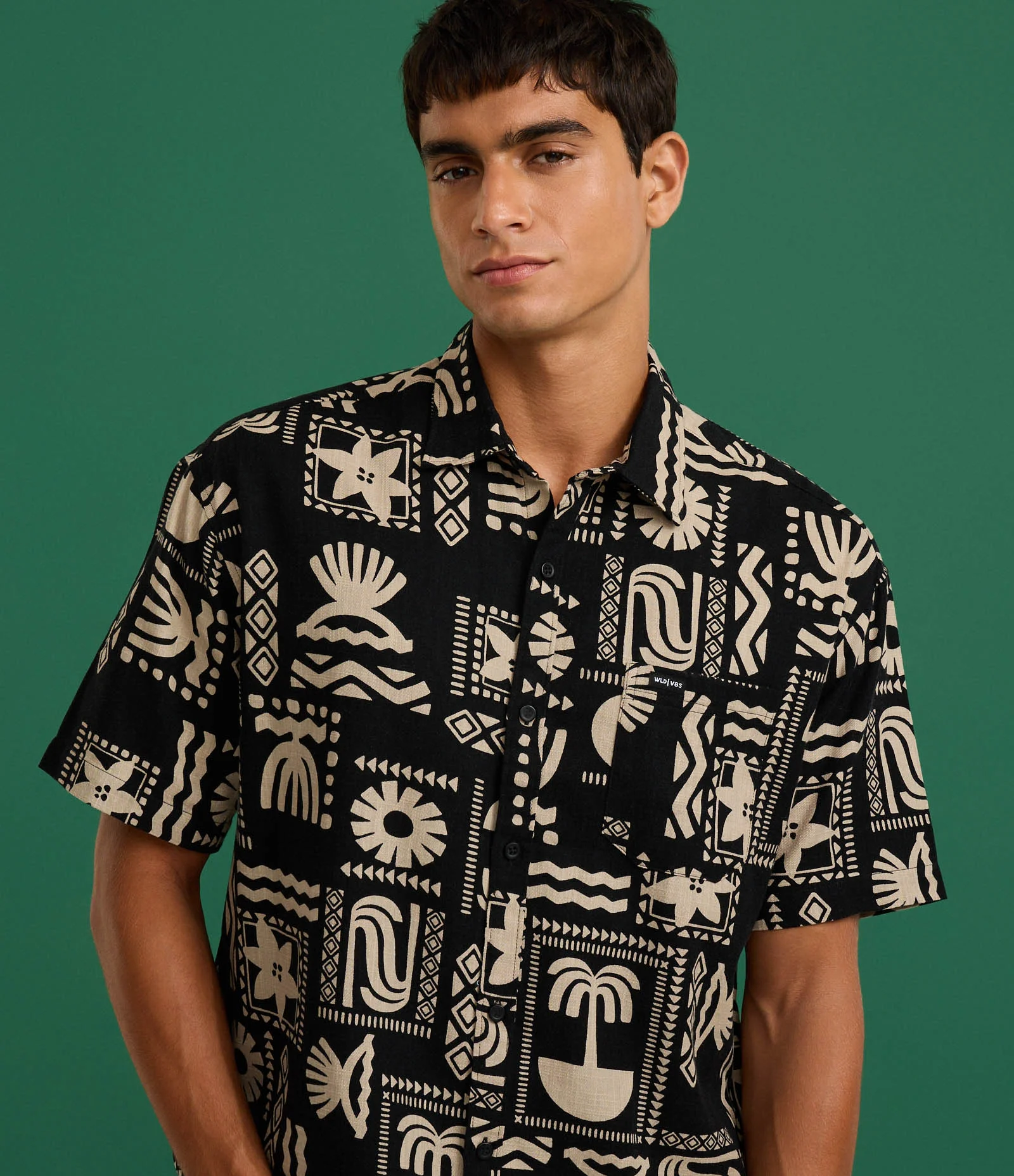 Camisa Relaxed em Tricoline com Estampa Verão Abstrata Preto 4