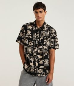 Camisa Relaxed em Tricoline com Estampa Verão Abstrata