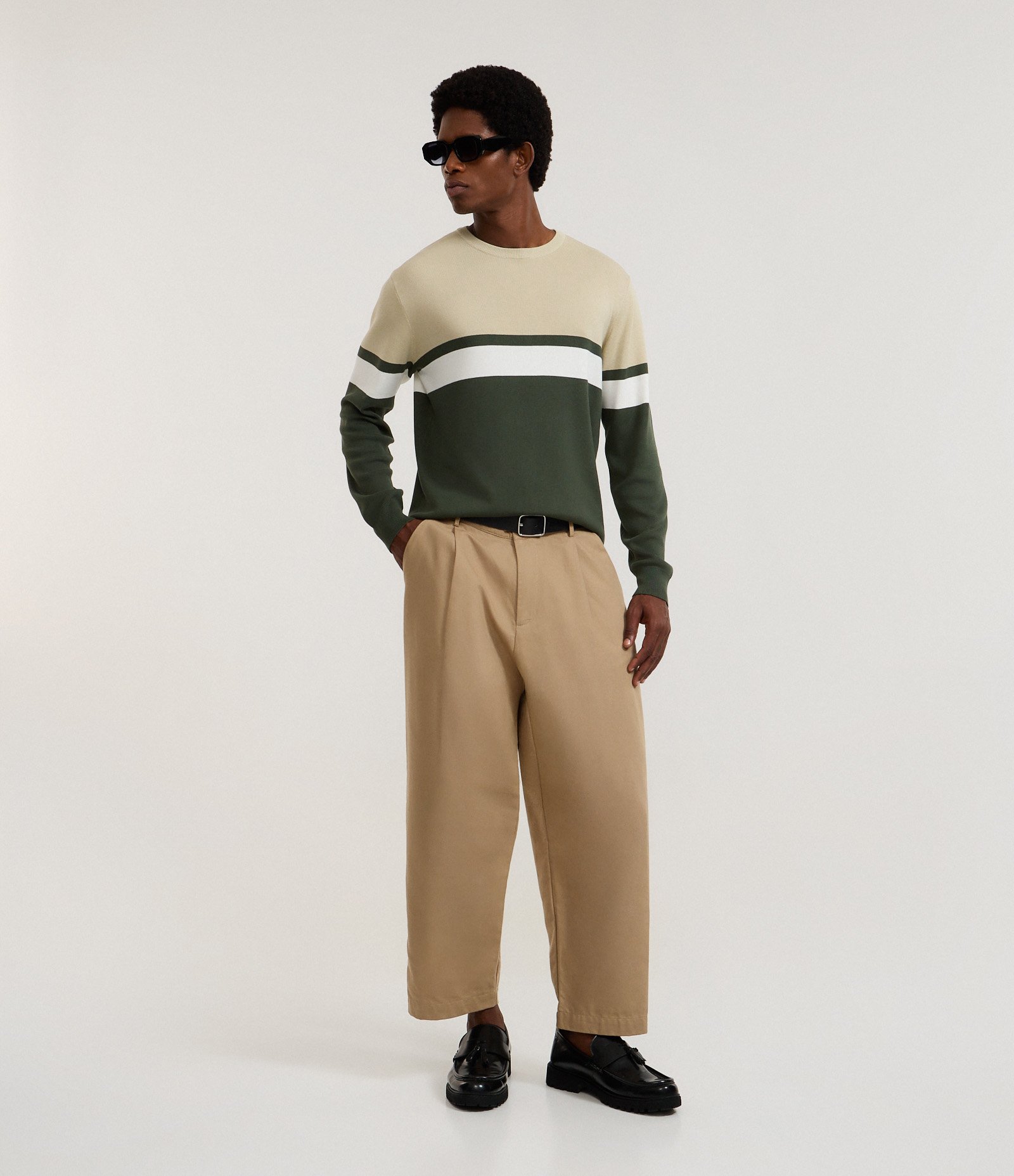 Suéter Regular em Viscose com Bloco de Cores Bege/Branco/Verde 2