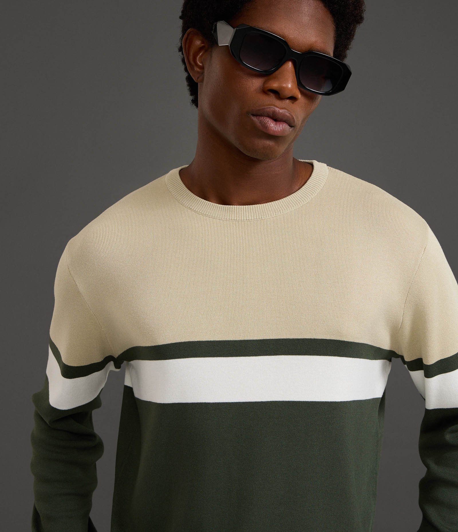 Suéter Regular em Viscose com Bloco de Cores Bege/Branco/Verde 4