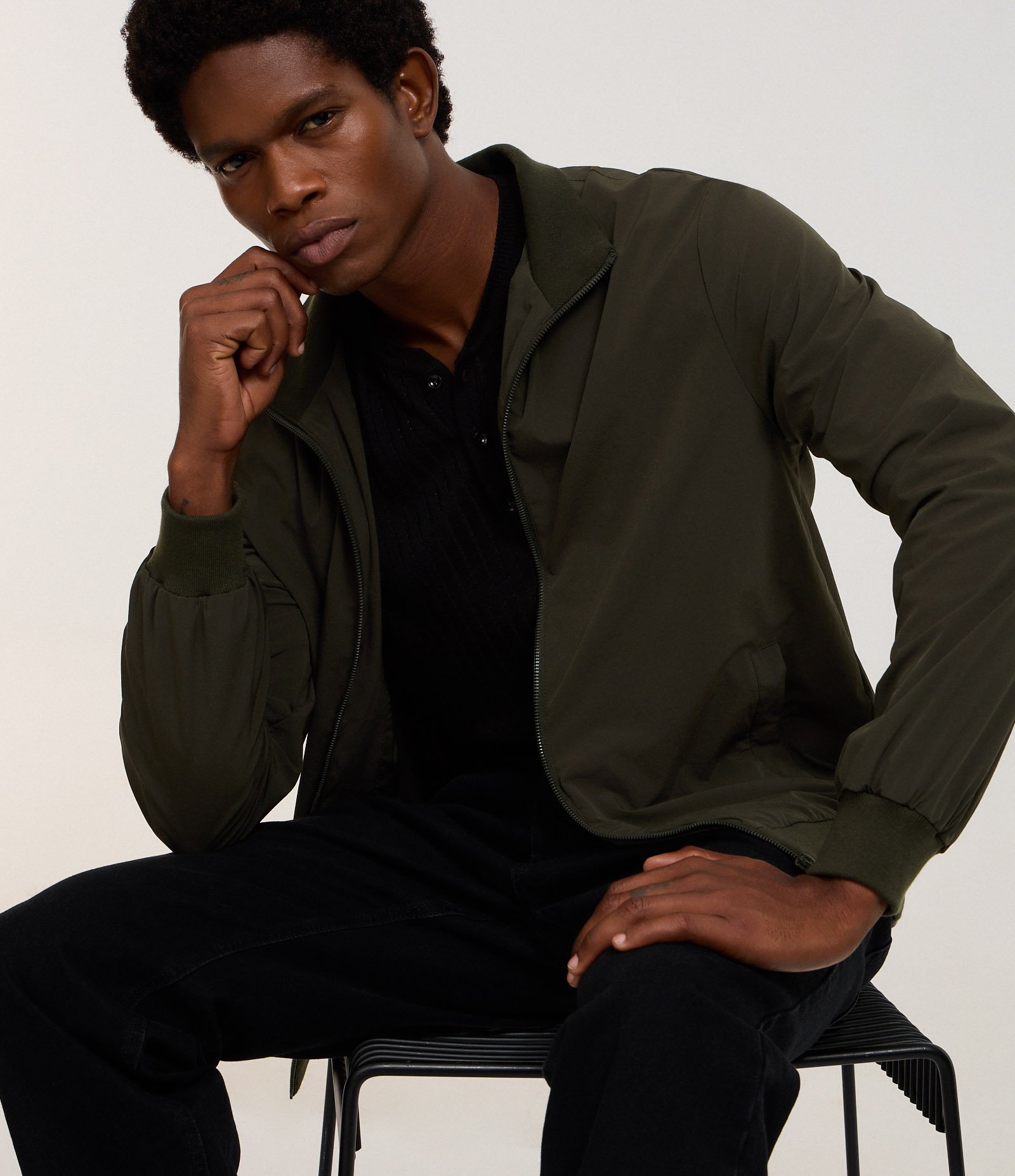 Jaqueta Bomber com Gola Alta Verde 4