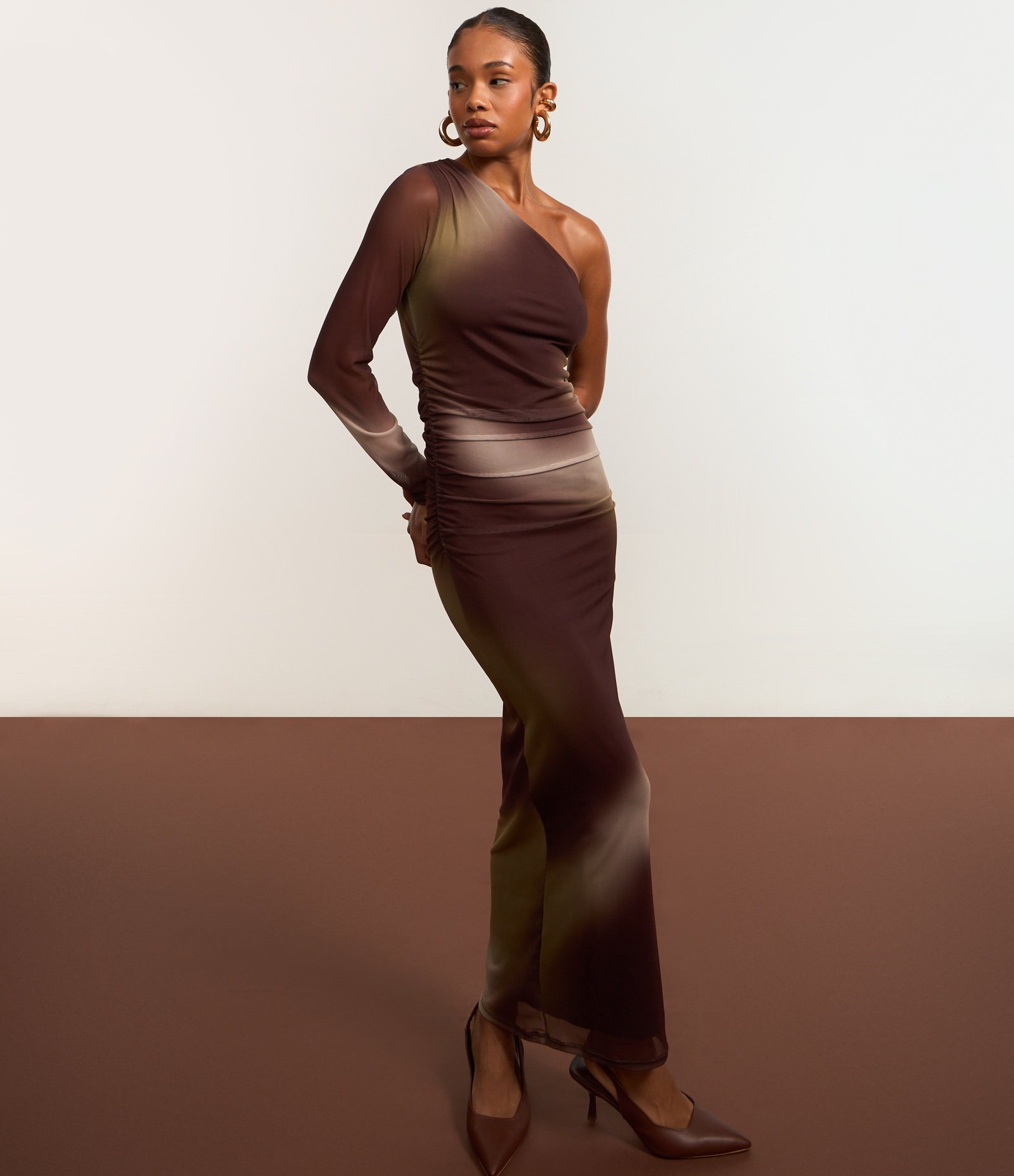 Vestido New Midi em Tule Manchado e Manga Longa Marrom 5