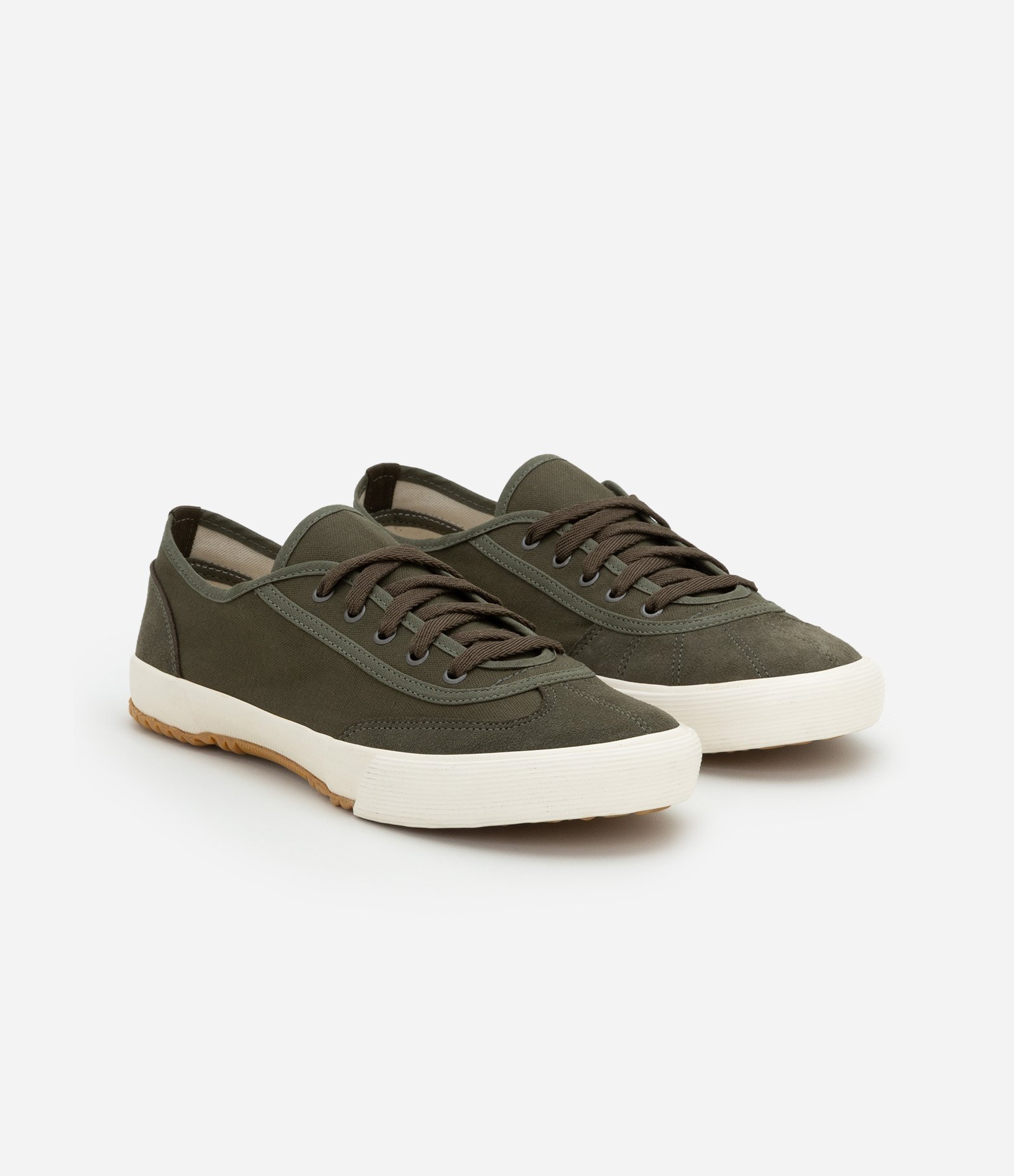 Tênis Casual Retrô em Sarja com Recortes e Cadarço Verde 2