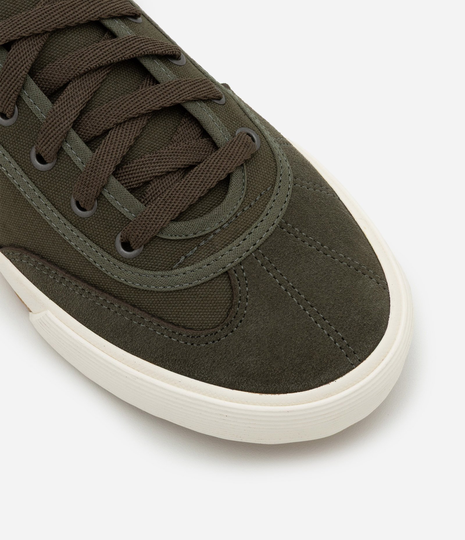 Tênis Casual Retrô em Sarja com Recortes e Cadarço Verde 4