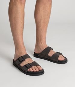 Sandália Slide em Material Sintético com Textura de Camurça