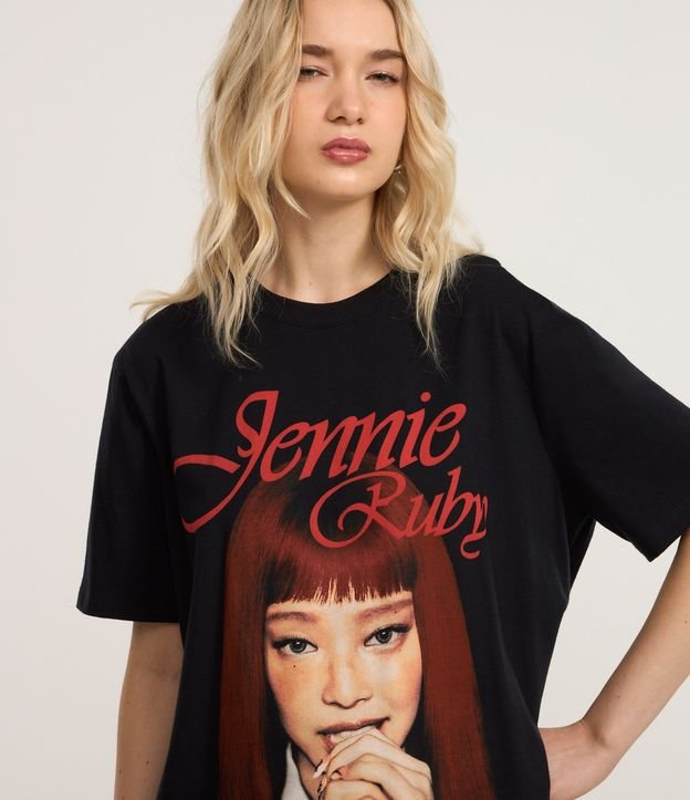 Camiseta em Algodão com Estampa e Lettering Jennie Ruby Preto