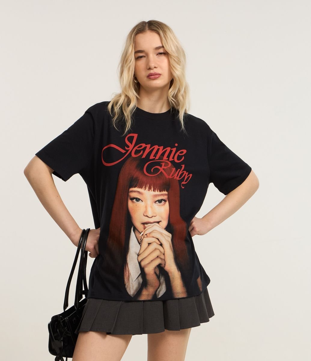 Camiseta em Algodão com Estampa e Lettering Jennie Ruby Preto