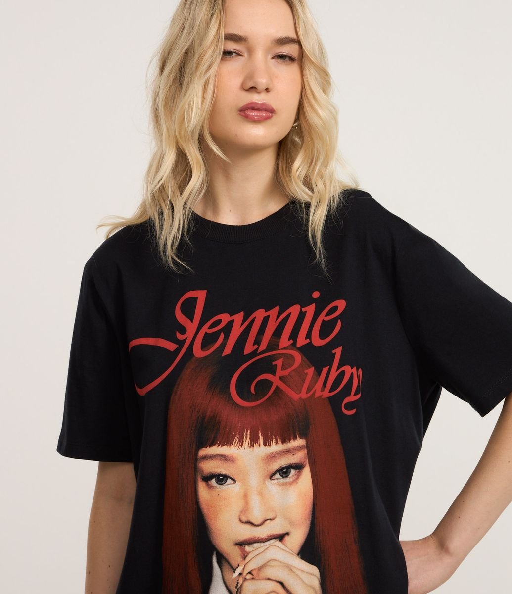 Camiseta em Algodão com Estampa e Lettering Jennie Ruby Preto