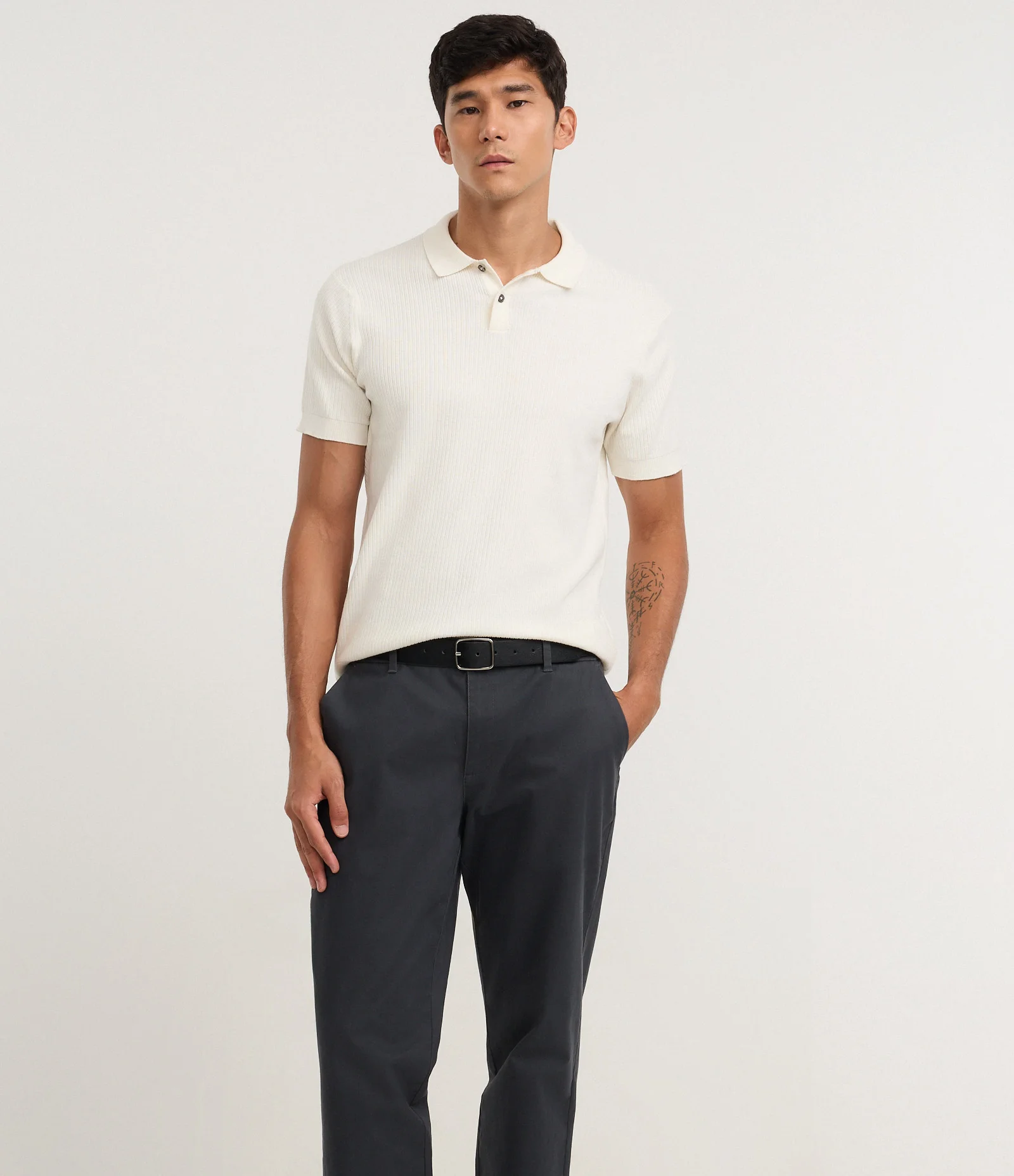 Calça Reta em Sarja Peletizada Cinza 4