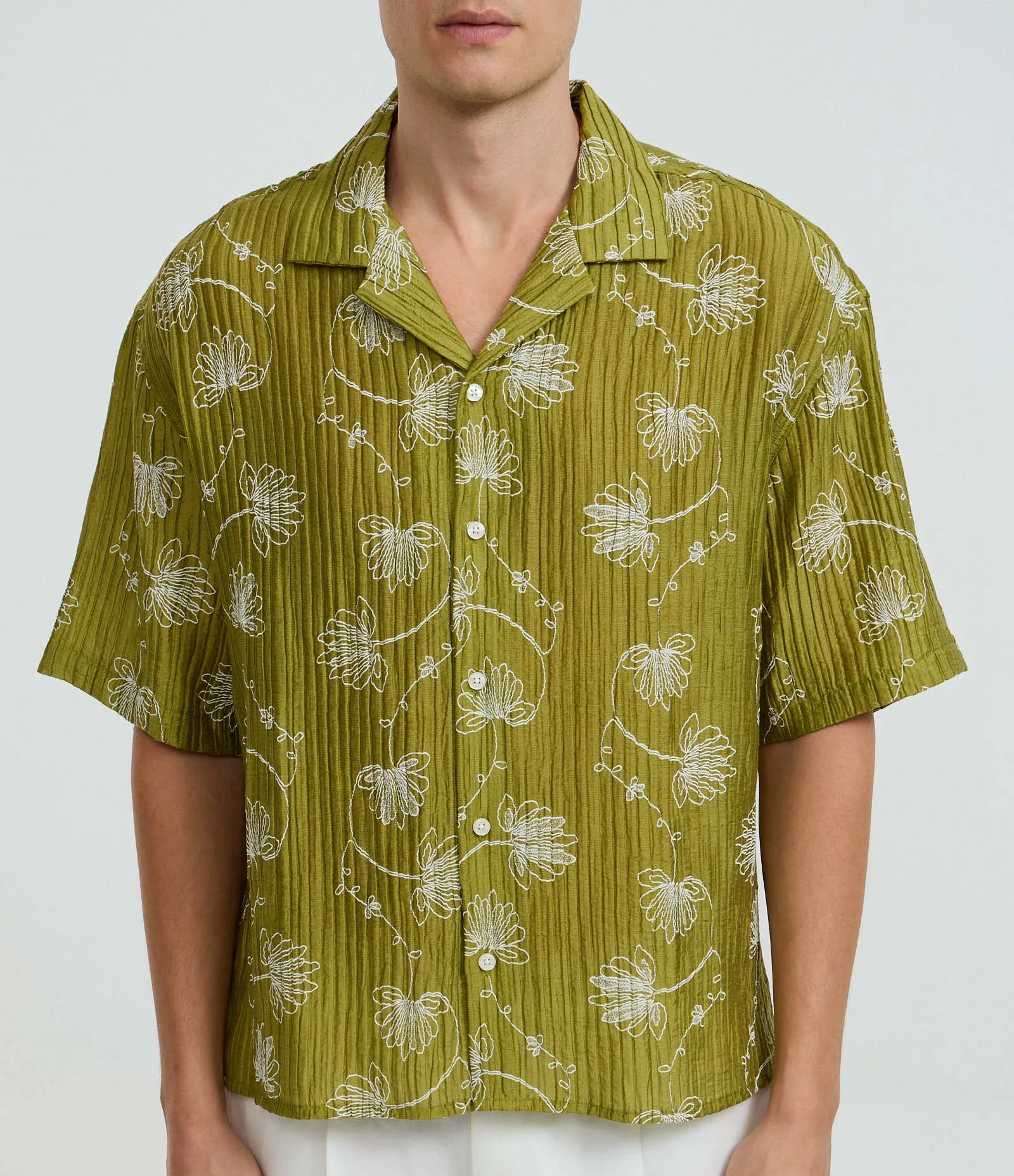 Camisa Boxy em Liocel com Textura e Estampa Floral Marrom 4