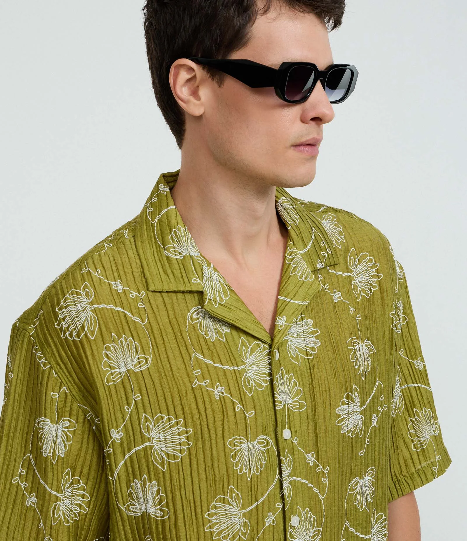 Camisa Boxy em Liocel com Textura e Estampa Floral Marrom 5