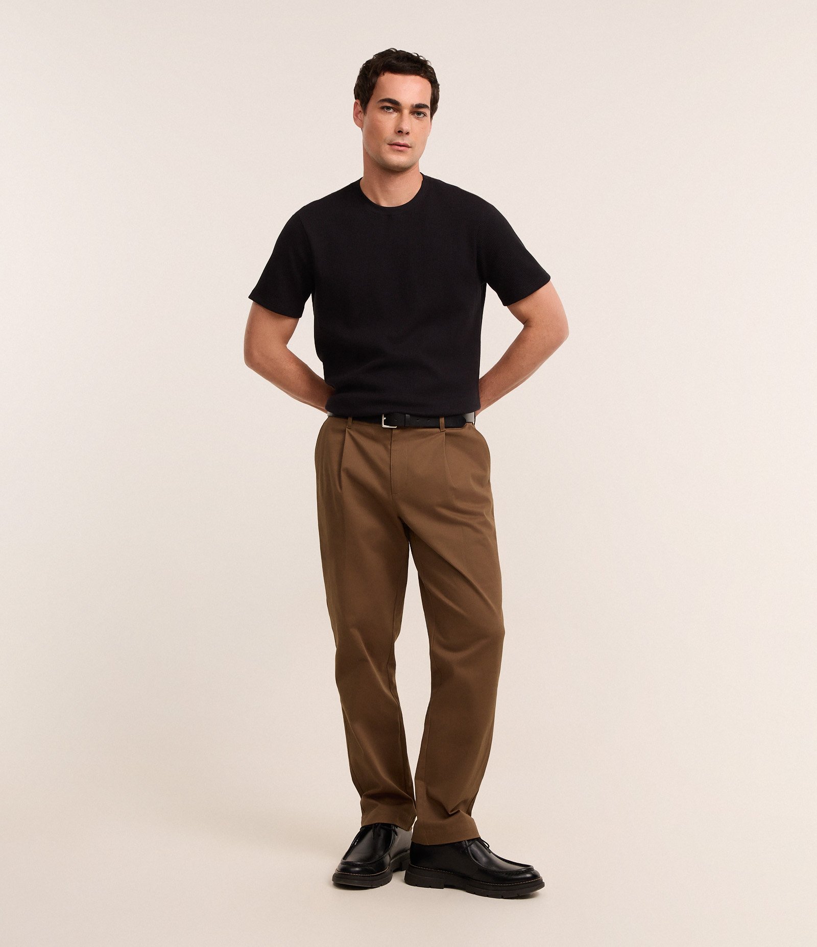 Camiseta Regular em Algodão com Textura Waffle Preto 2