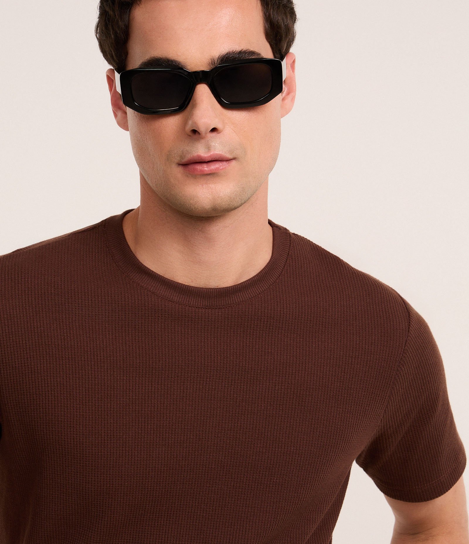 Camiseta Regular em Algodão com Textura Waffle Marrom 5