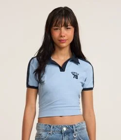 Blusa Polo em Algodão com Gola Contrastante e Bordado Seattle