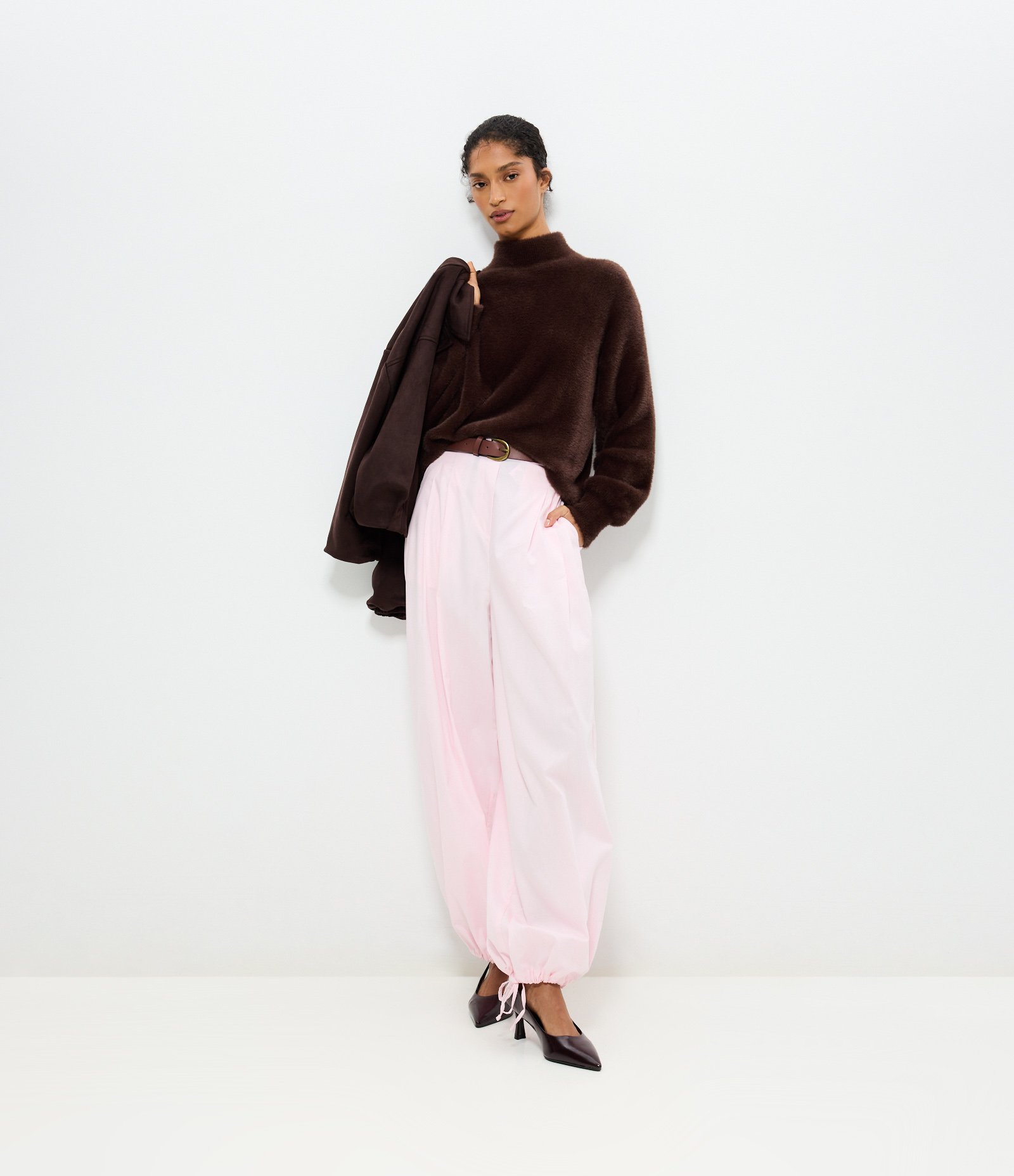 Suéter em Poliamida Peluciada com Gola Alta Café 1