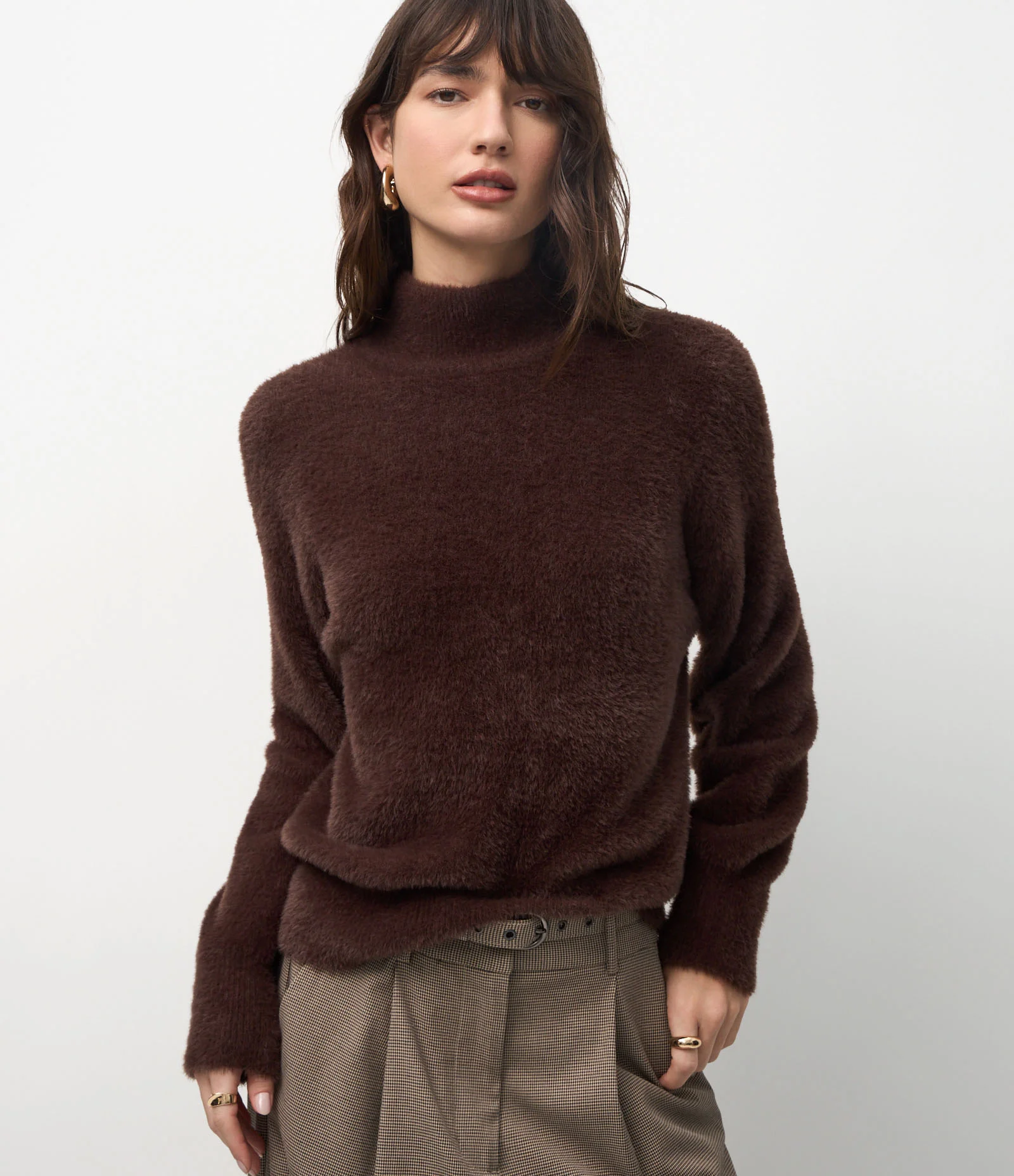 Suéter em Poliamida Peluciada com Gola Alta Café 2