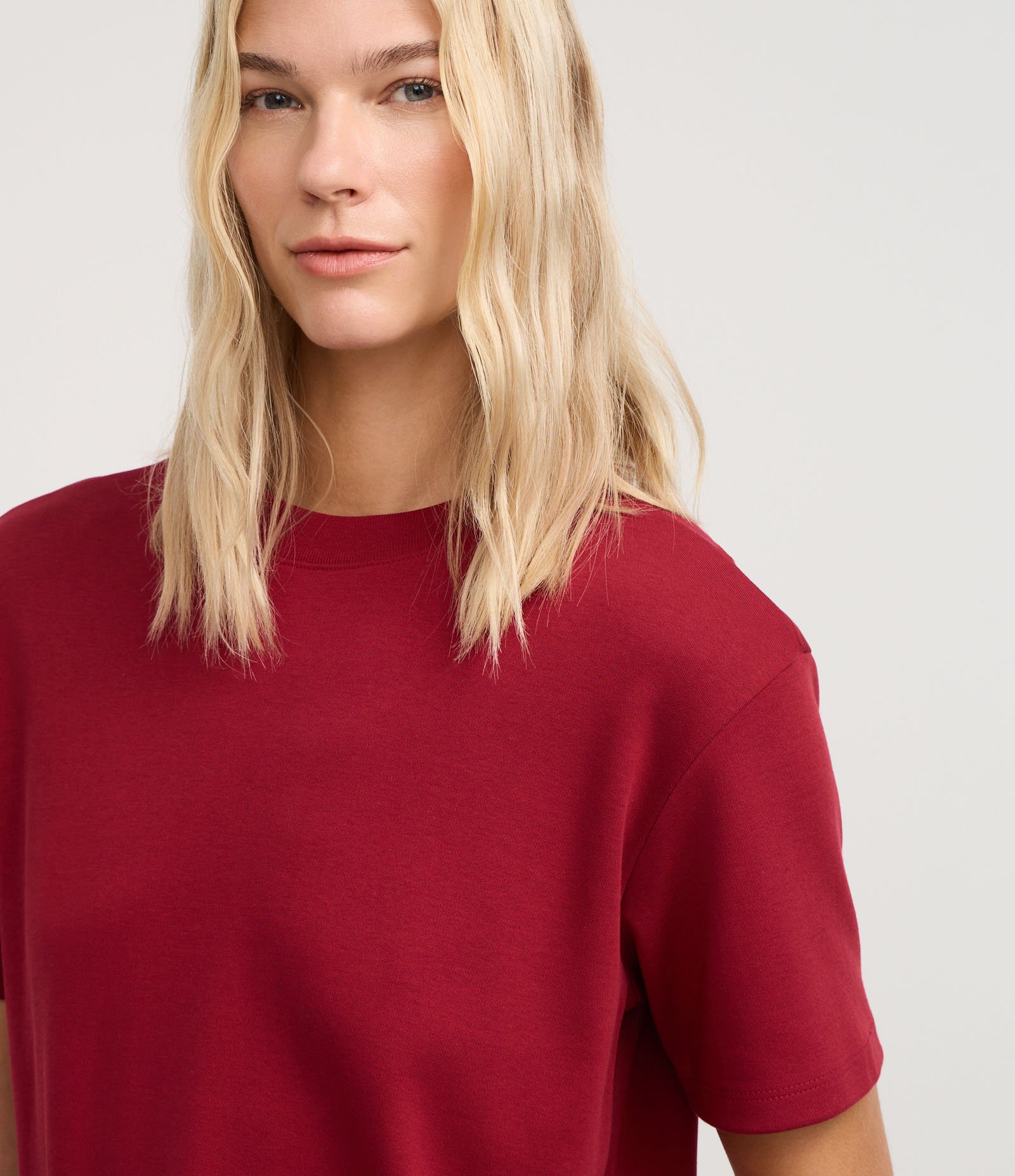 Blusa em Algodão Peruano Interlock com Gola Redonda Bordô 3