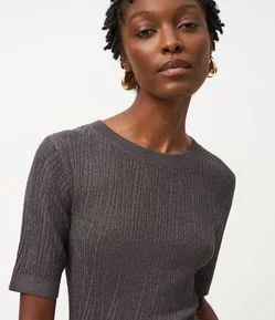Blusa em Tricô com Ponto Diferenciado e Caimento Leve