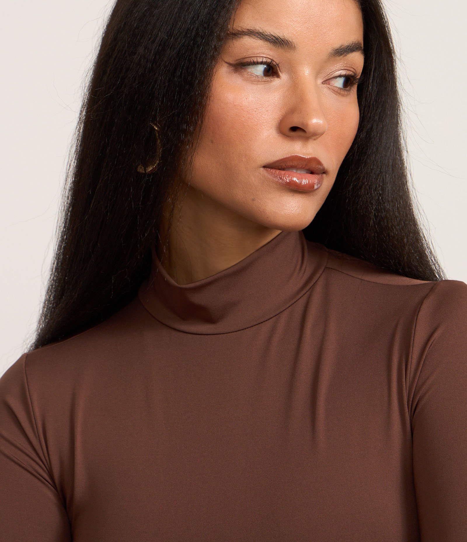 Body em Microfibra com Golinha Alta Marrom 3