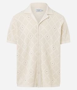 Camisa Comfort em Algodão com Efeito Tricô e Bordado em Flores
