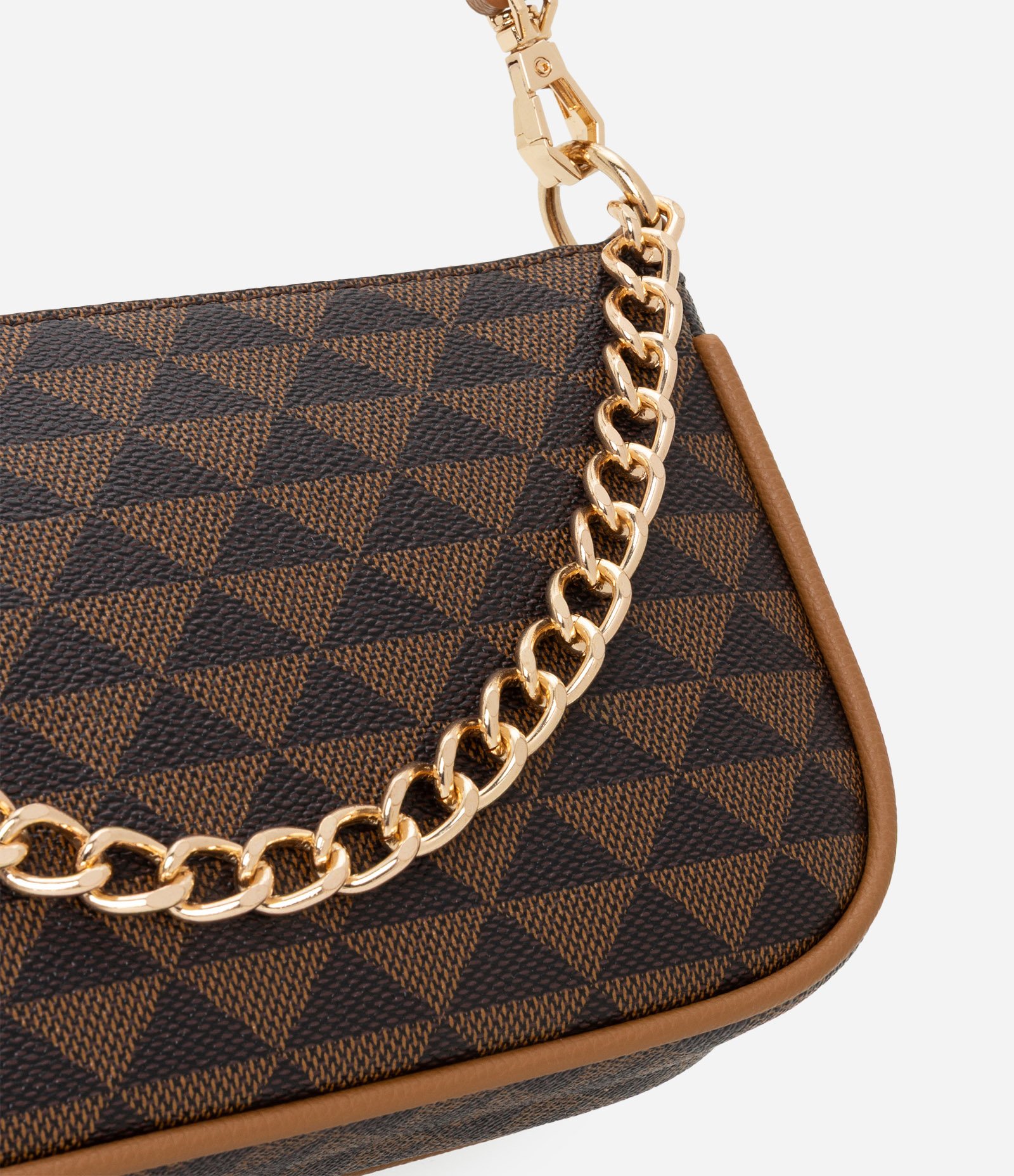 Bolsa Baguete Pequena com Detalhes Correntes e Estampa Triangular Marrom 4