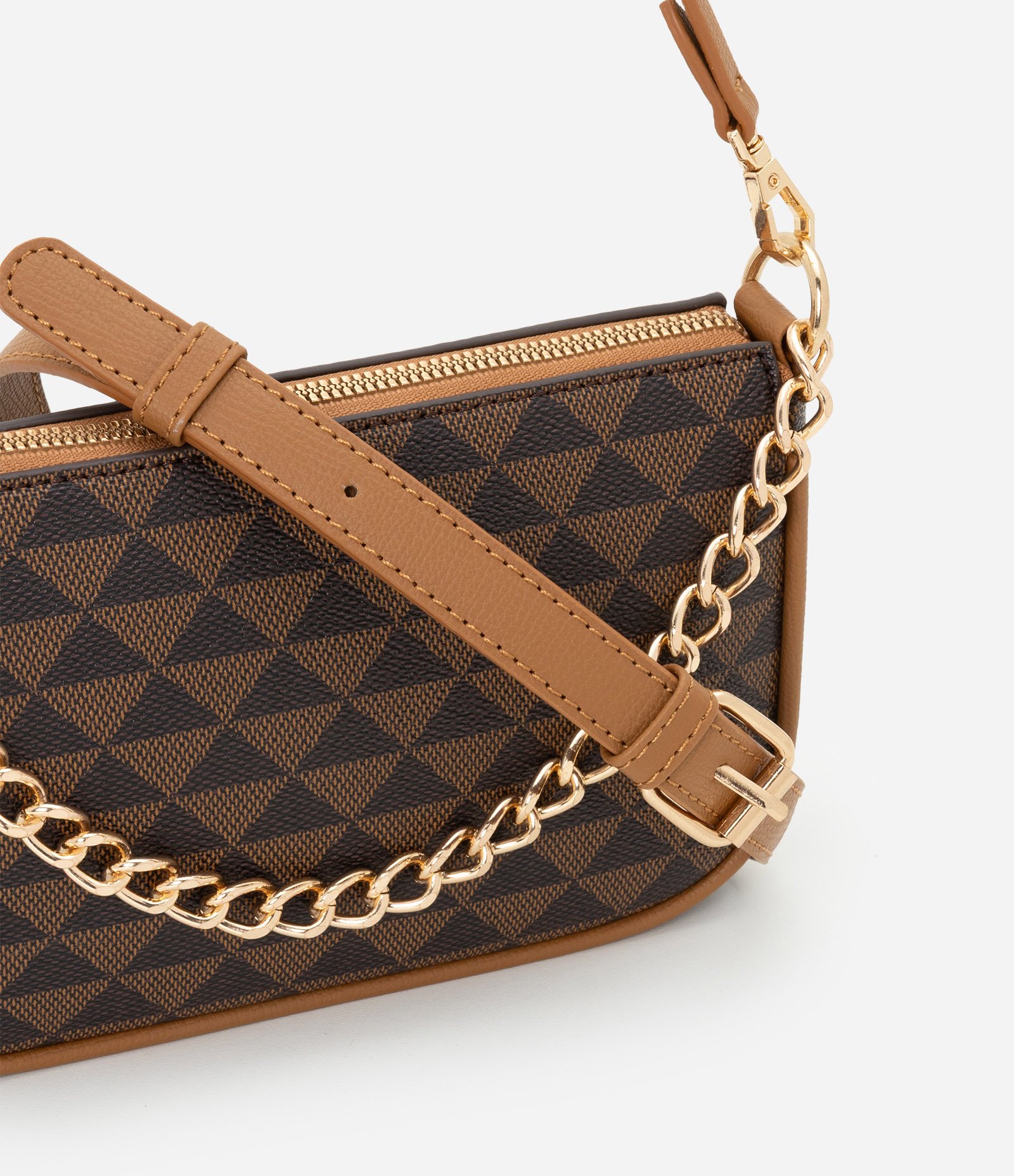 Bolsa Baguete Pequena com Detalhes Correntes e Estampa Triangular Marrom 7