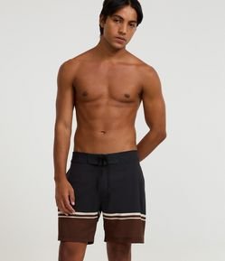 Bermuda Em Microfibra Listrada Com Blocos E Cordão Ajustável