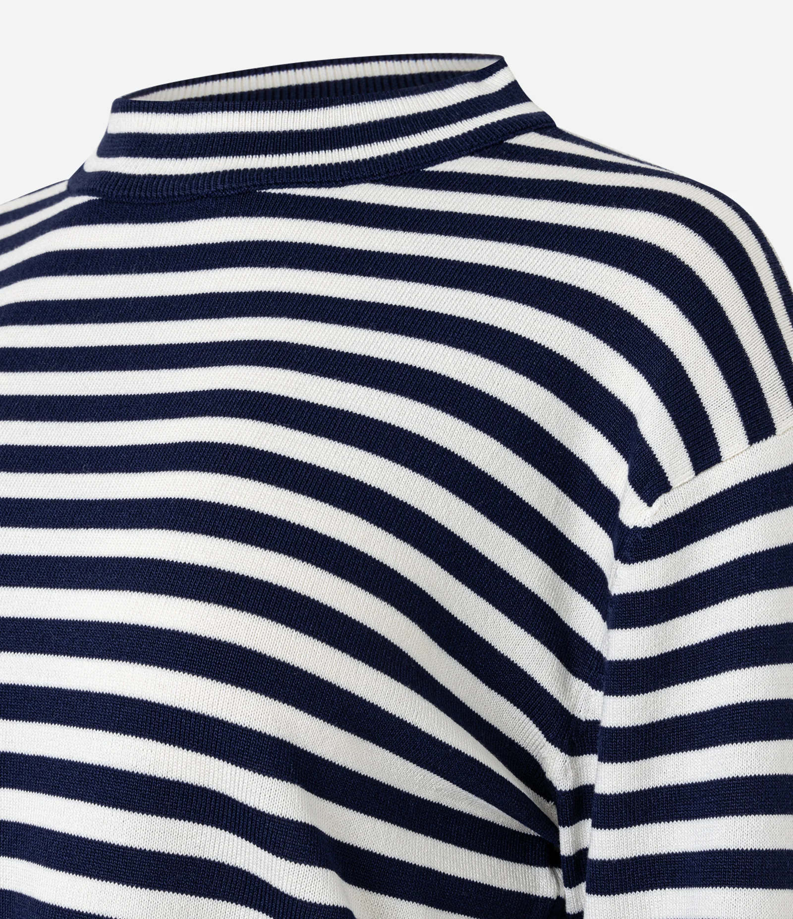 Blusa Listrada em Tricô com Gola Redonda Preto/Branco 2