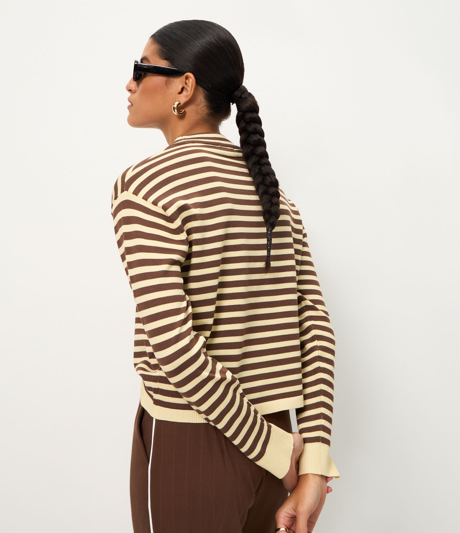 Blusa Listrada em Tricô com Gola Redonda Marrom/Amarelo 4